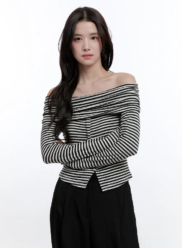 Printed Graphic Women Long Sleeve Top with a Bold StatementSlim Fit Off-Shoulder Striped Blouse ON418