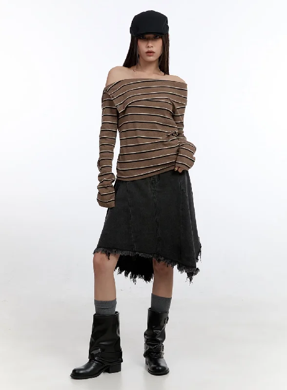 Mock Neck Women Long Sleeve Top for a Modern AestheticButtoned Off-Shoulder Stripe Tee CN401