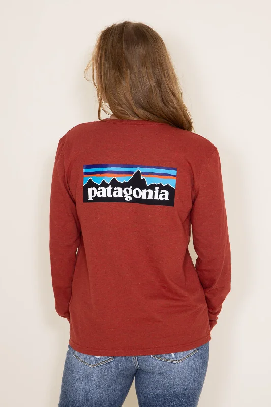 Pocketed Women T Shirt for Added FunctionalityPatagonia Women’s Long Sleeve Logo Responsibili-Tee in Red | 37603-BURD