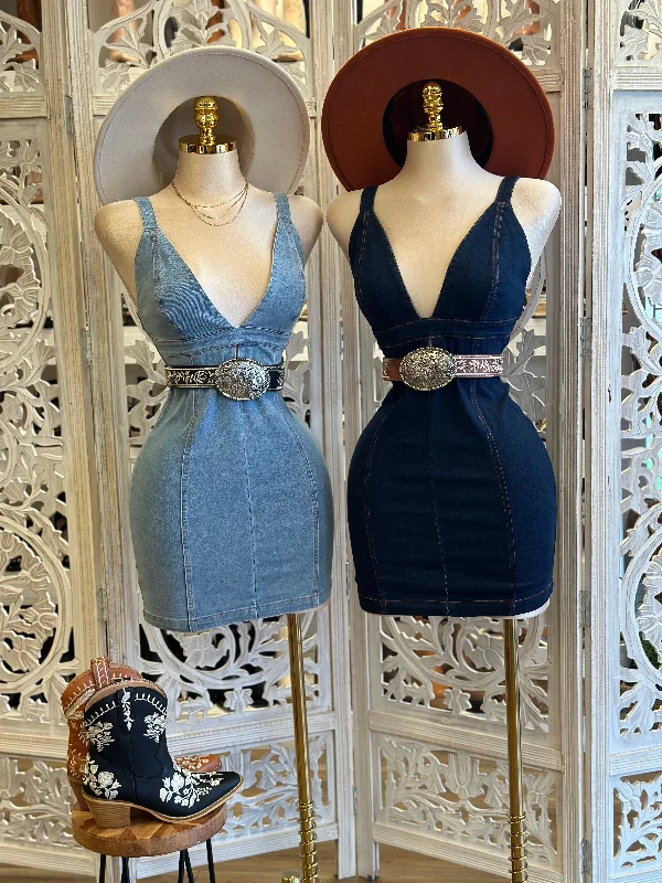 Mermaid - Style Women Dress with a Fitted Silhouette for Special OccasionsDeep V Mini Denim Dress- Not Stretchy, No Estira