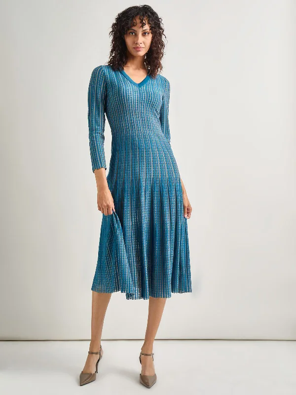 Halter Neck Women Dress to Show Off the Shoulders and NecklineFit-and-Flare Linear Textured Knit Midi Dress