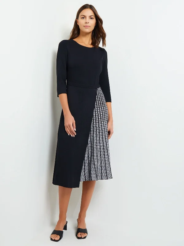 Lace - Embellished Women Dress for an Elegant and Sophisticated AppearancePleated Contrast Panel Soft Knit Dress, Black & White