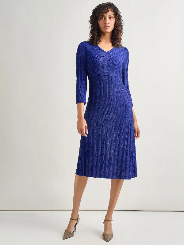 Shift Women Dress with a Simple and Classic Design for Everyday WearTextural Stripe Knit Midi Dress