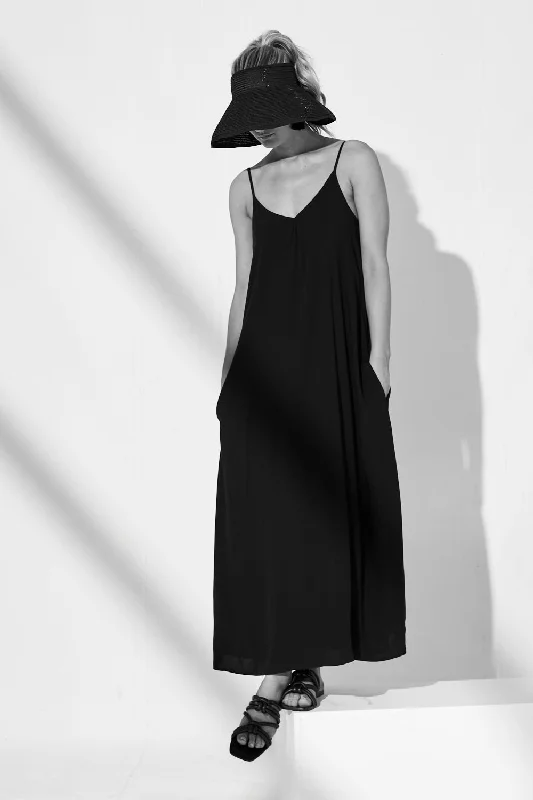 Ruffled Women Dress with Multiple Layers for a Playful and Girly StyleNo Scrubs Maxi Dress In Black